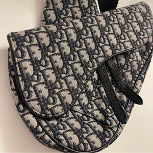 DIOR - SADDLE BAG
Beige and Black Dior Oblique Jacquard